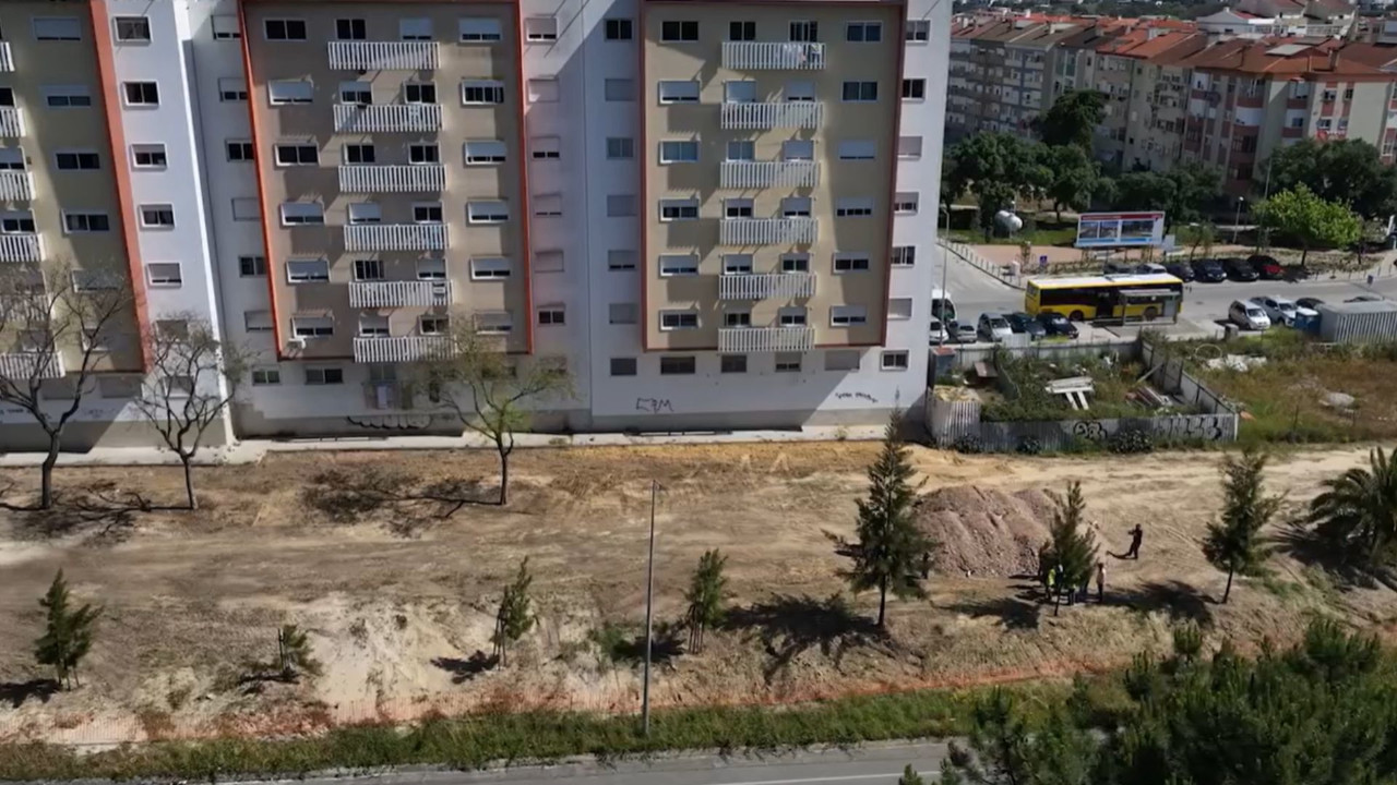 Vale de Chícharos: 74 novos lugares de estacionamento em construção