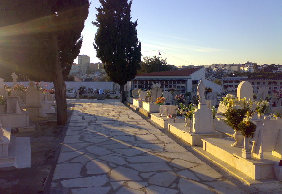 Edital de exumações no Cemitério de Amora