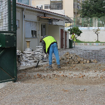 Pavimento na entrada da EB1 Qta do Conde de Portalegre