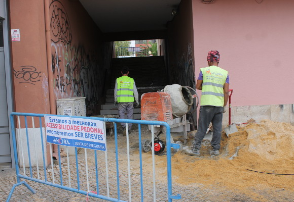 Requalificação da escada no túnel da Avenida Marcos Portugal