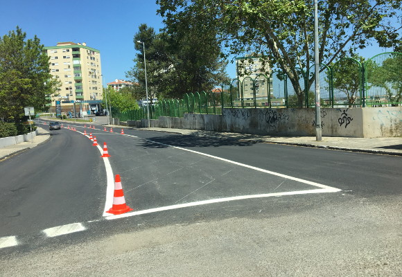 Marcação da sinalização horizontal Av. Baía Natural do Seixal