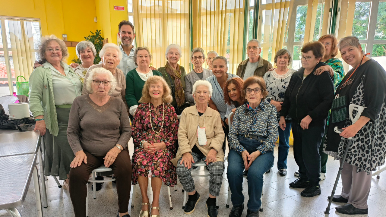 Mês do Idoso: Aula de Modelagem em Barro na AURPIA