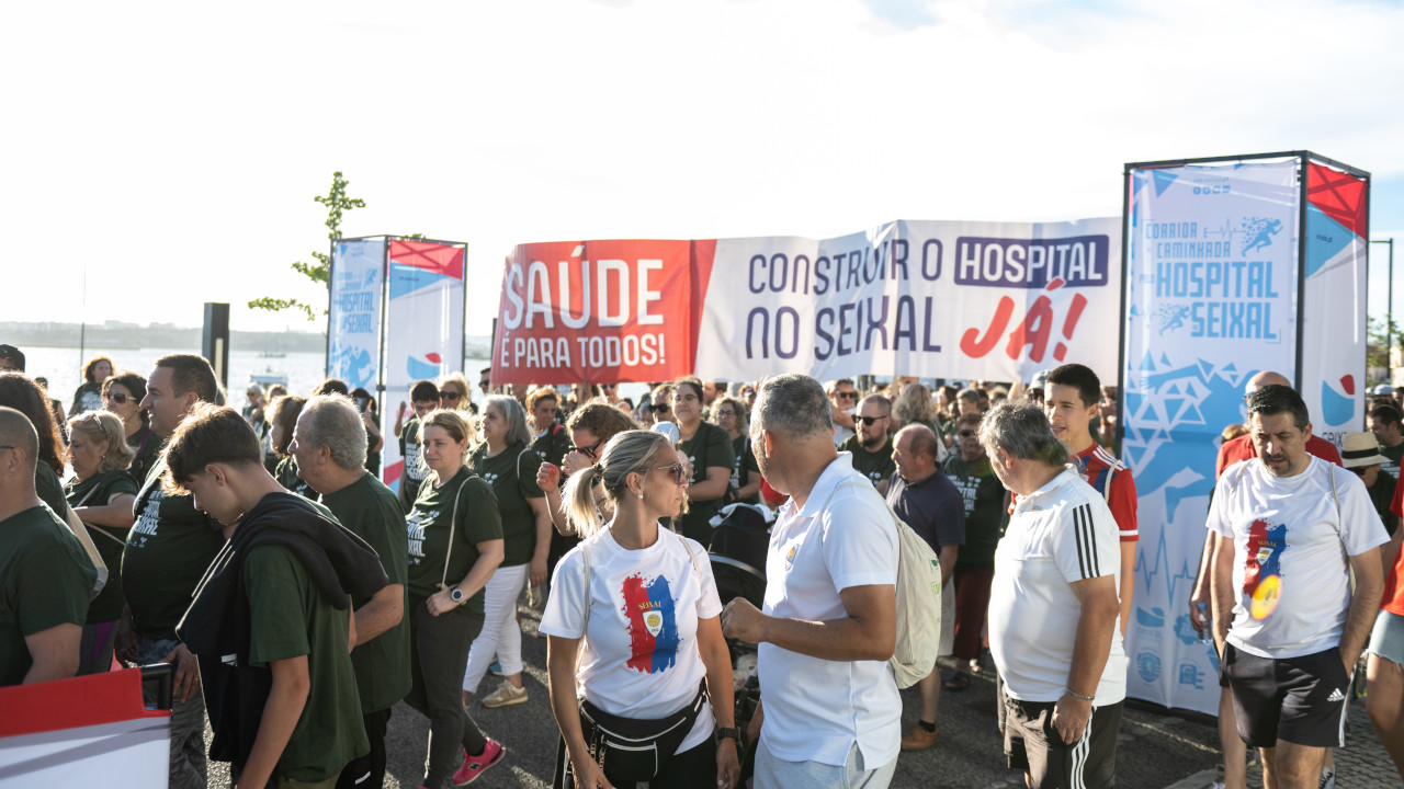 População do Seixal enche as ruas na 2.ª Caminhada e Corrida pelo Hospital 