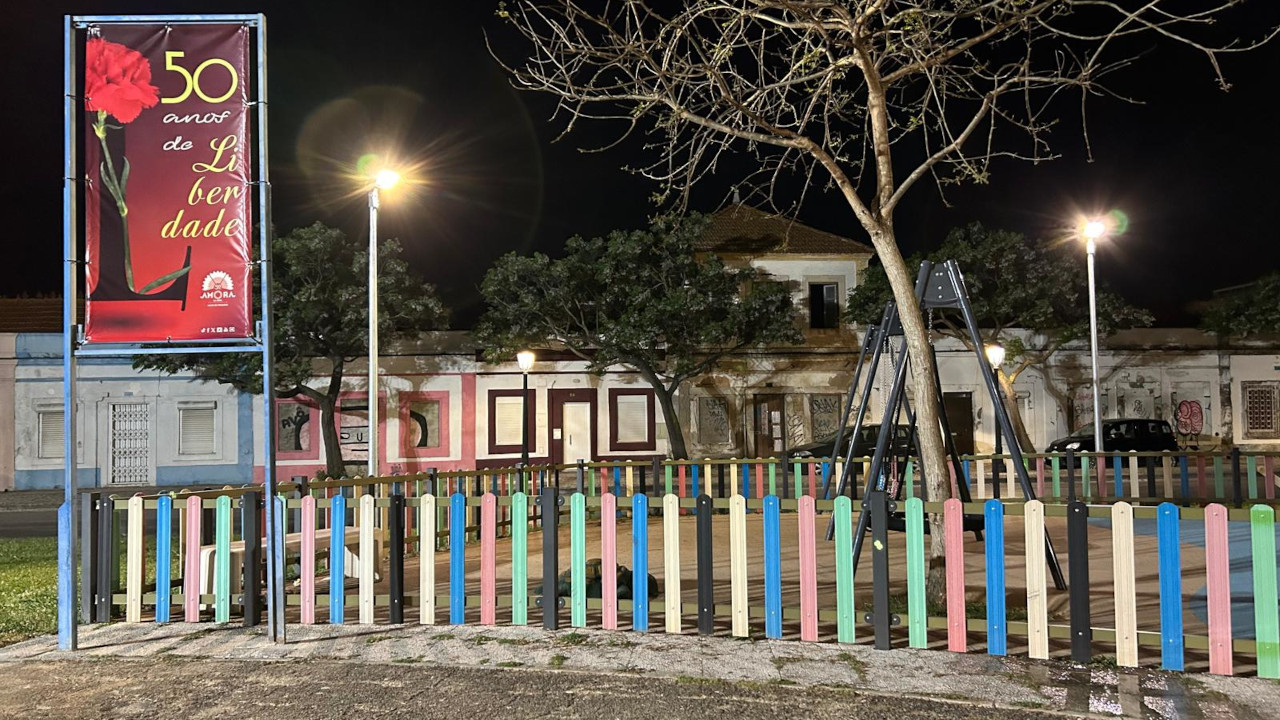 Falta de Iluminação no Parque Infantil da Baía resolvida