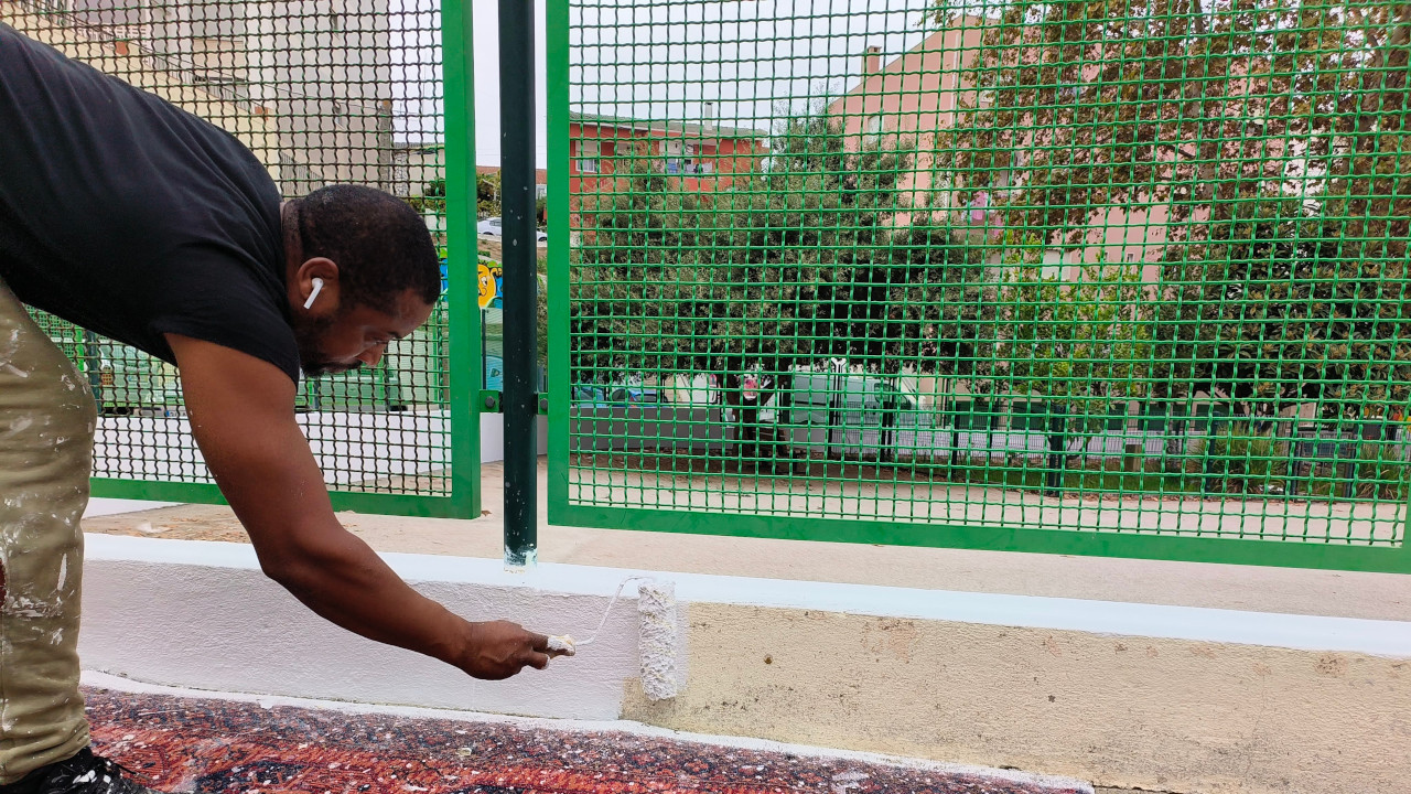 Amora aposta na valorização do espaço escola com pintura dos muros exteriores das EB’s